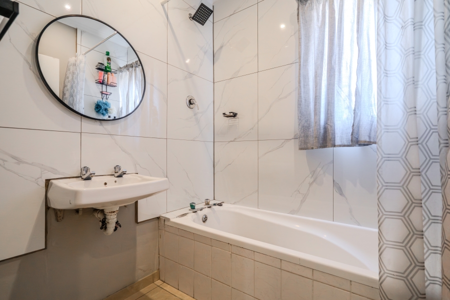 5 Bedroom Property for Sale in Ottery Western Cape